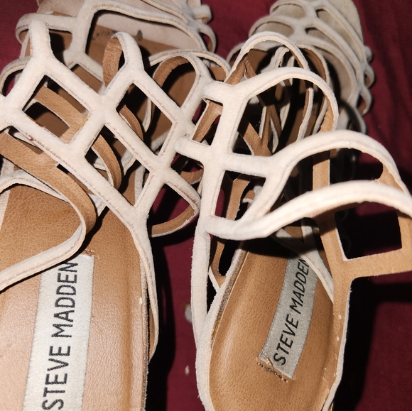 Sand colored high healed sandle - Picture 2 of 5